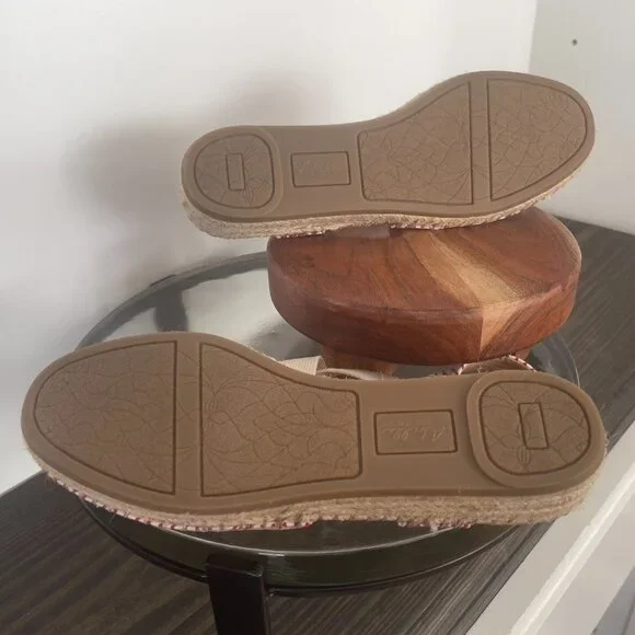 Abella Red & White True Comfort Shoes - Picture 5 of 12